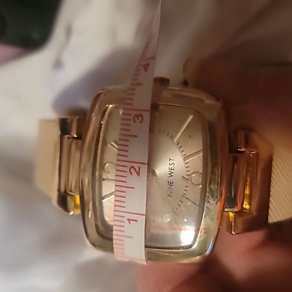 NEW Nine West Women's NW/1856NTNT Gold-Tone and Tan Textured Strap Women's Watch - Picture 6 of 6